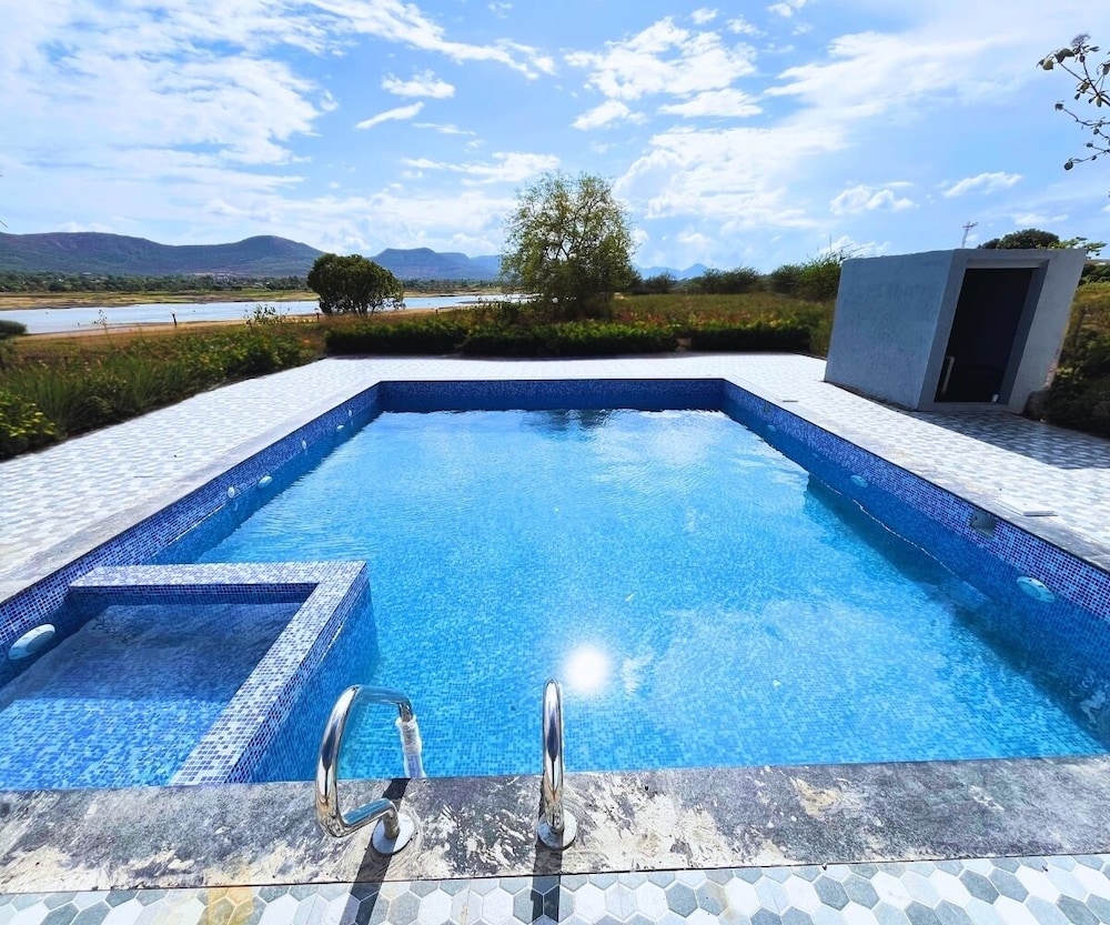 Sizzle Bay Resort