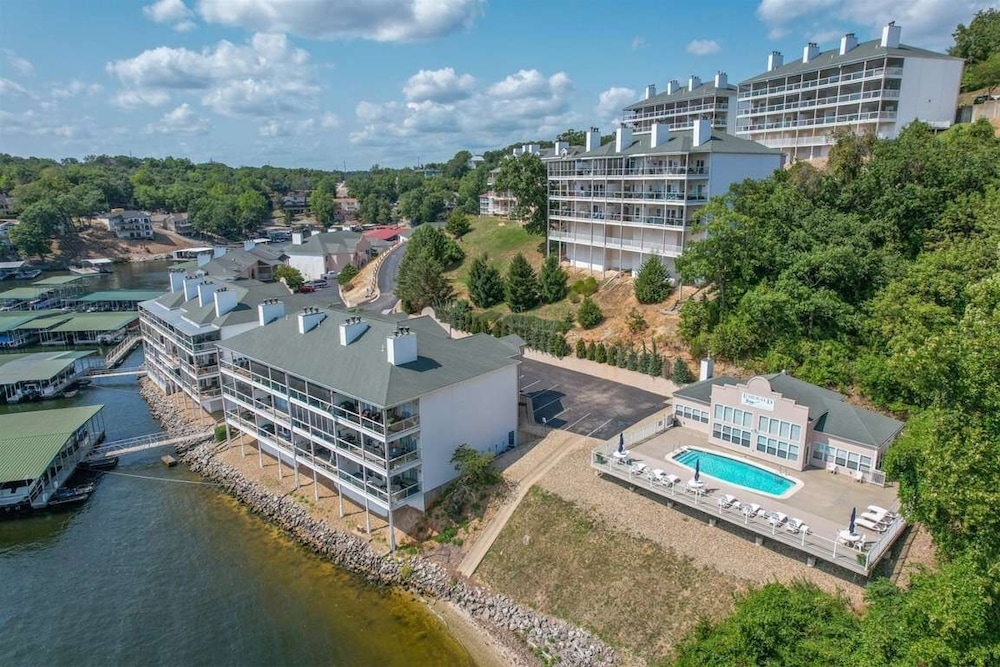 Central Location, Pool Access & Breathtaking Views