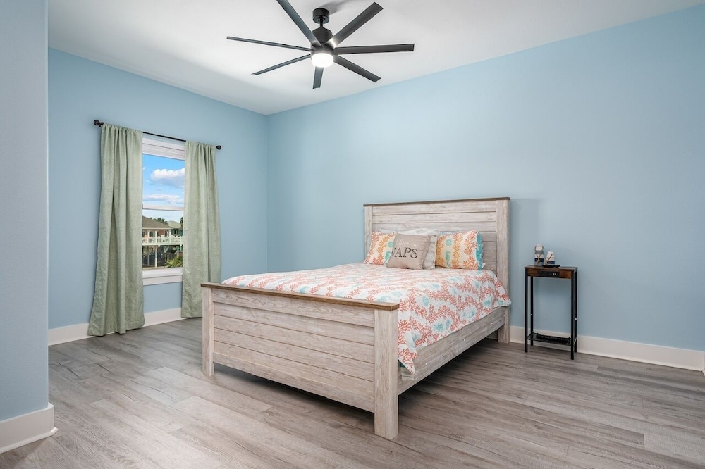 Oceanfront Manor 4 Bedroom Home