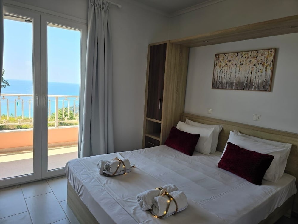 Nikos Apartments