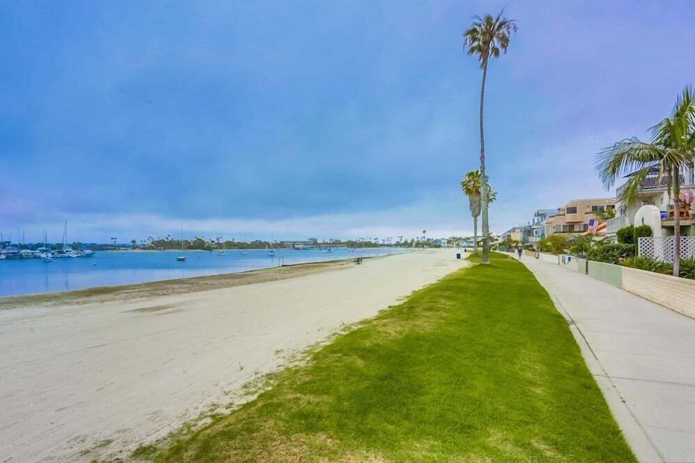 Manhattan Shores 1C