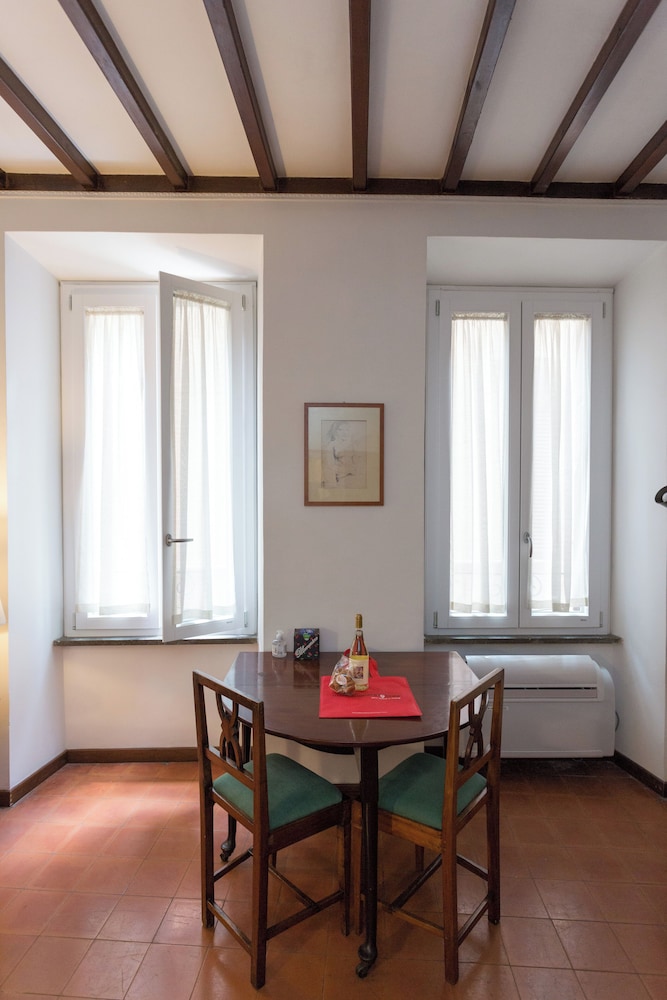 Campo De' Fiori Apartments