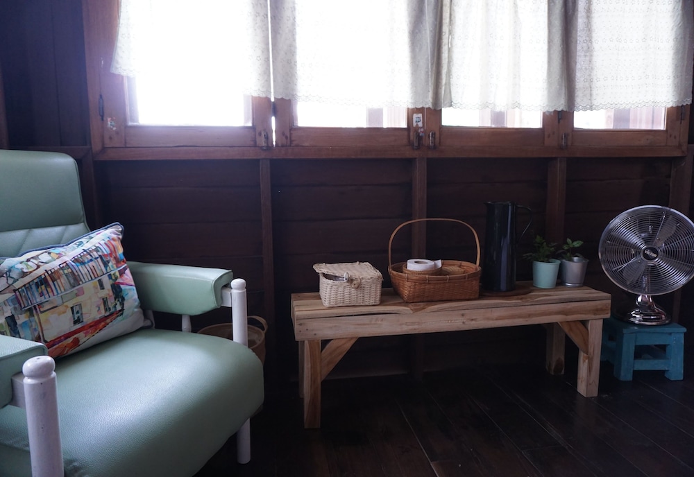 Kaampuju Cafe and Rooms