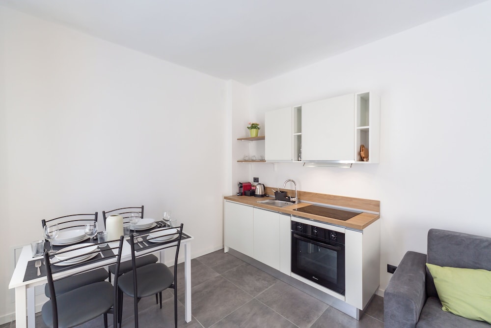 KHL apartments