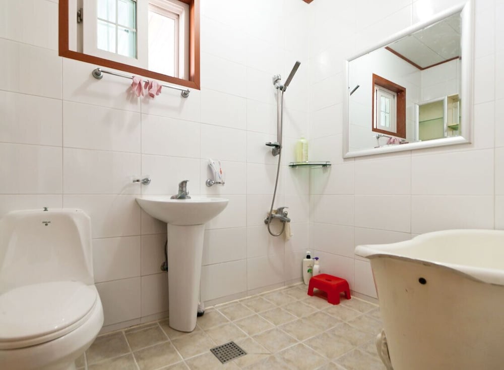 Taean White Sand Pension