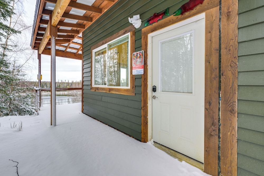 Kenai River Views & Access: Soldotna Apartment!