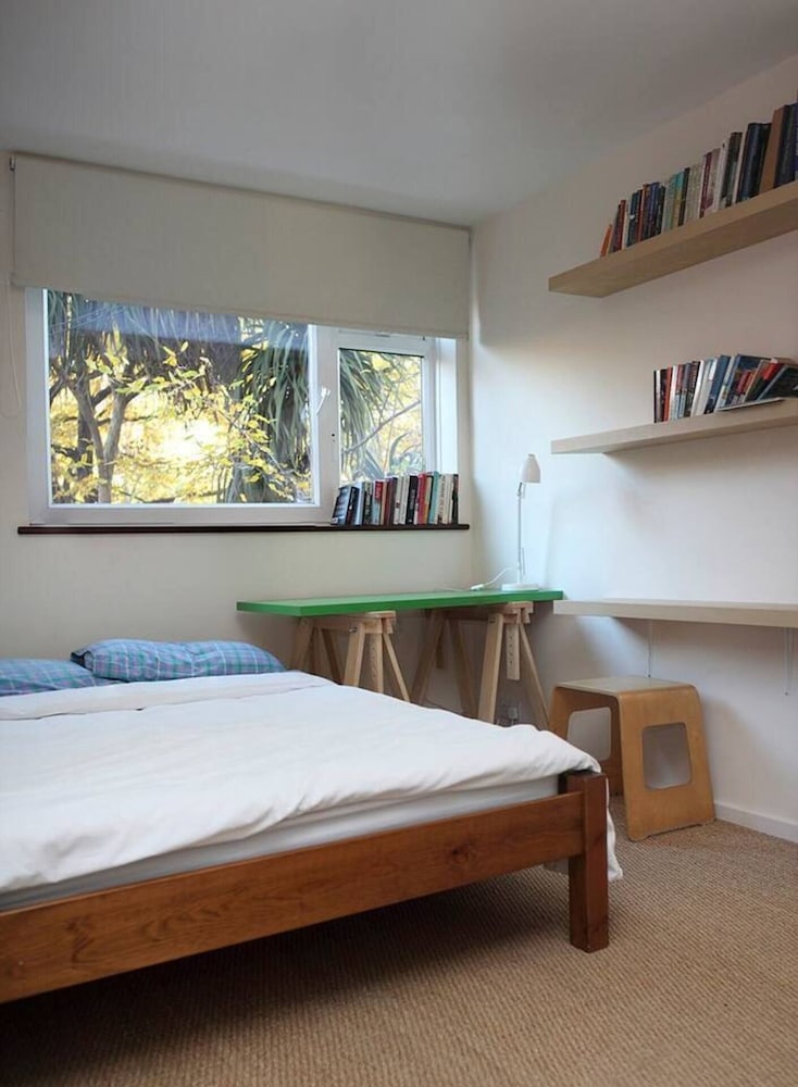 3 bed Apartment With Garden in Zone one se1