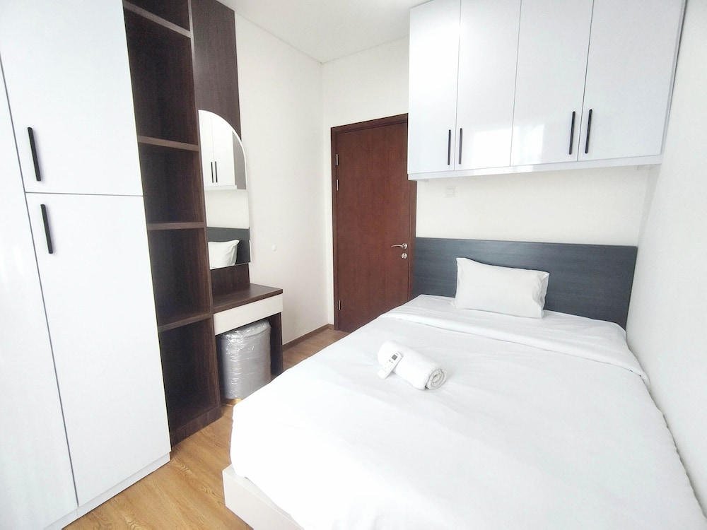 Stunning and Elegant 2BR at Grand Sungkono Lagoon Apartment