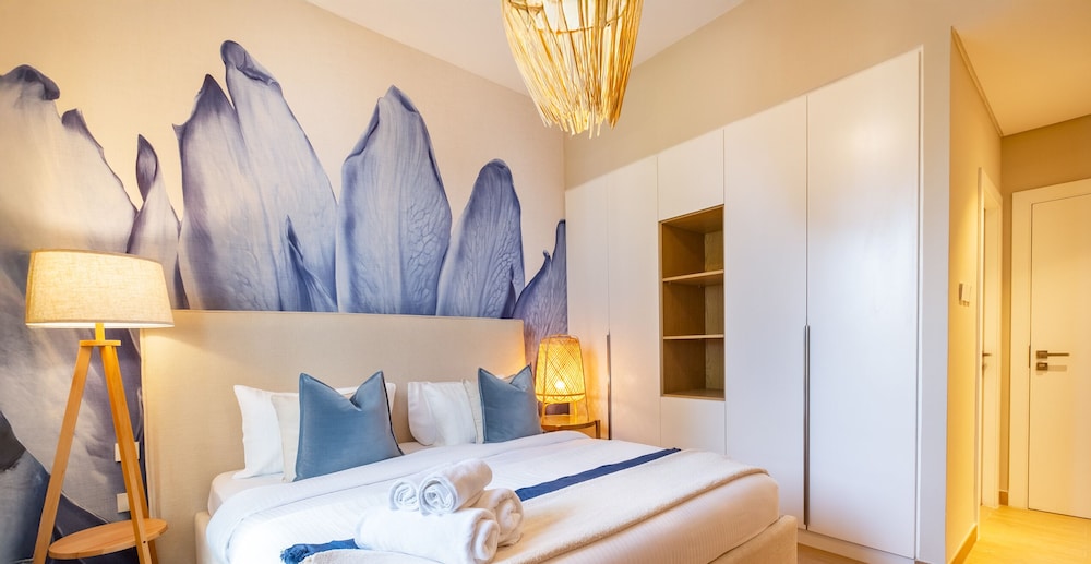 LUX The La Mer Luxury Burj View Suite 3