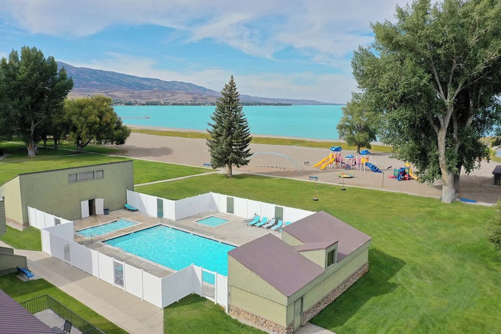 Ultra-Modern House Overlooking Bear Lake