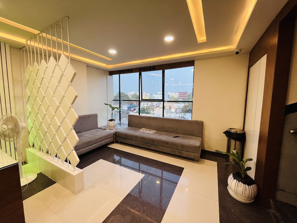 Lobby & Reception