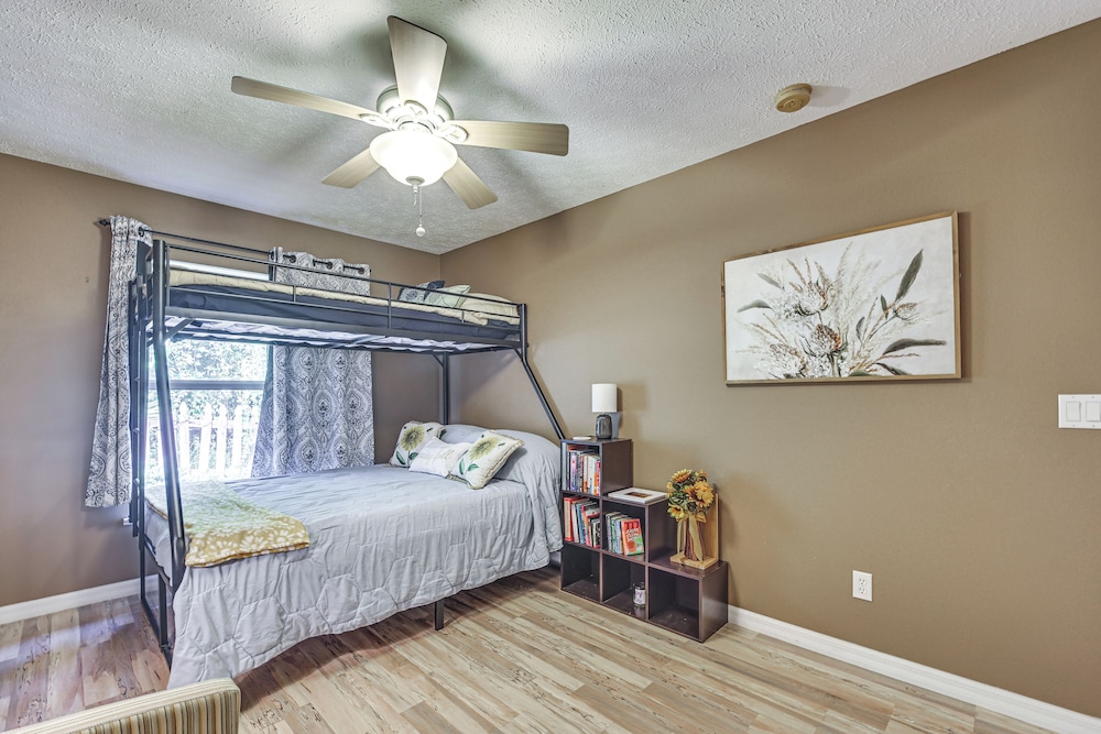 Dog-friendly Home, Lake Henderson Across Street!
