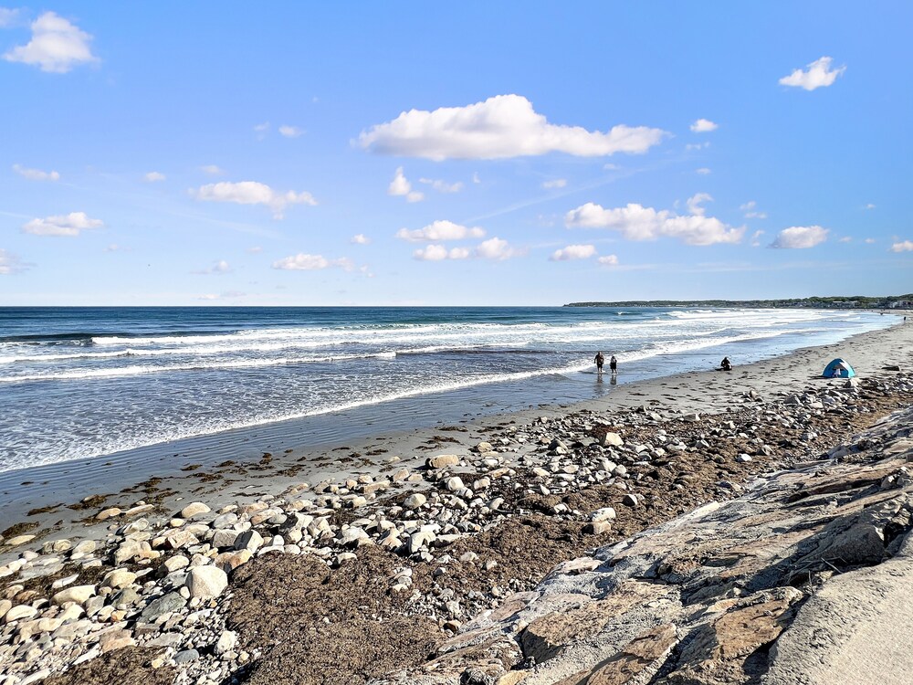 Ocean Front! Rustic Cottage Steps Away From Nubble Lighthouse And Long Sands Beach Ivy Cottage-y853 2 Bedroom Home by Redawning view 2