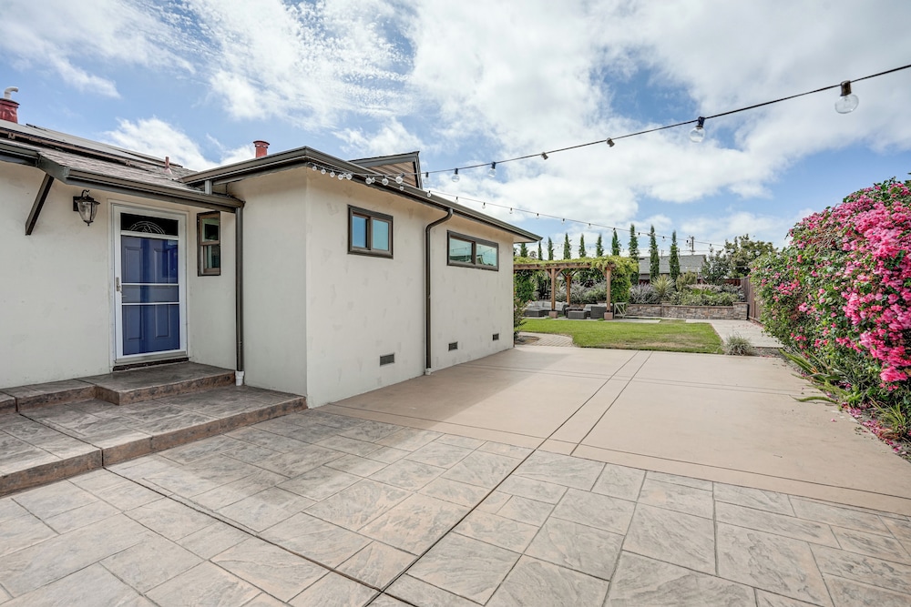 Private Zen Garden + Fireplace: Chic Hayward Oasis
