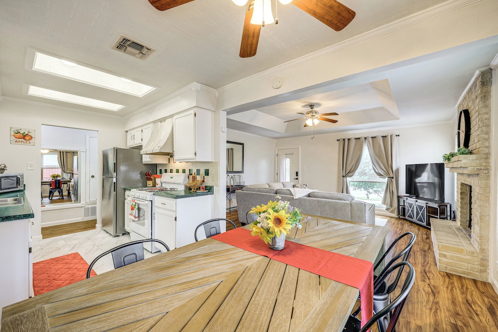 3 Mi to Randolph Afb: Family Home w/ Poker Table!