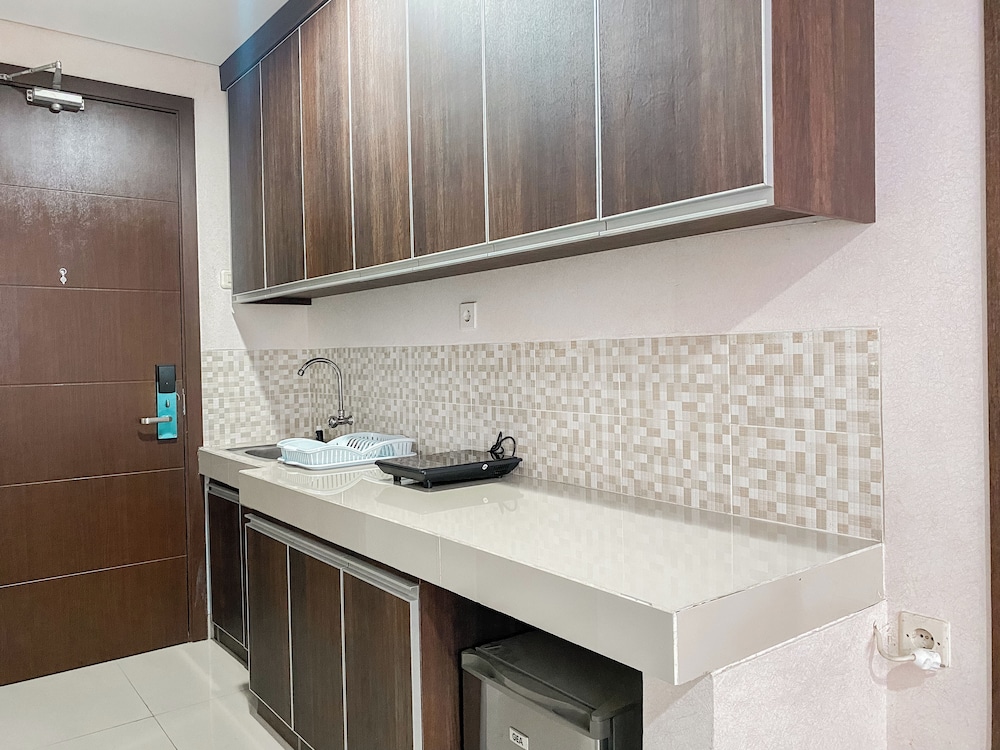Comfy And Homey Studio At Enviro Apartment