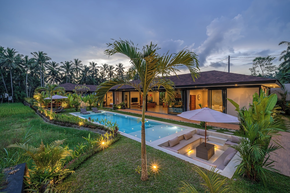 Xanadu - 5BR Ubud Designer Villa, Pool with Rice Fields Views