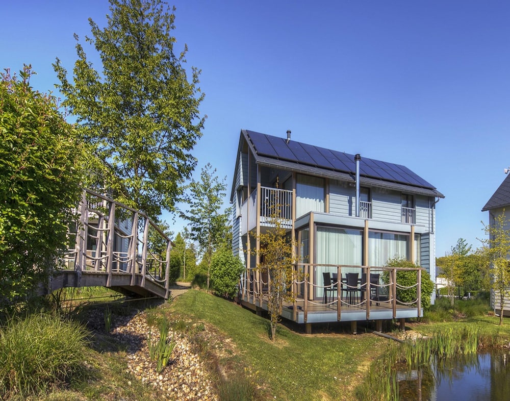 Family Villa by the Lake