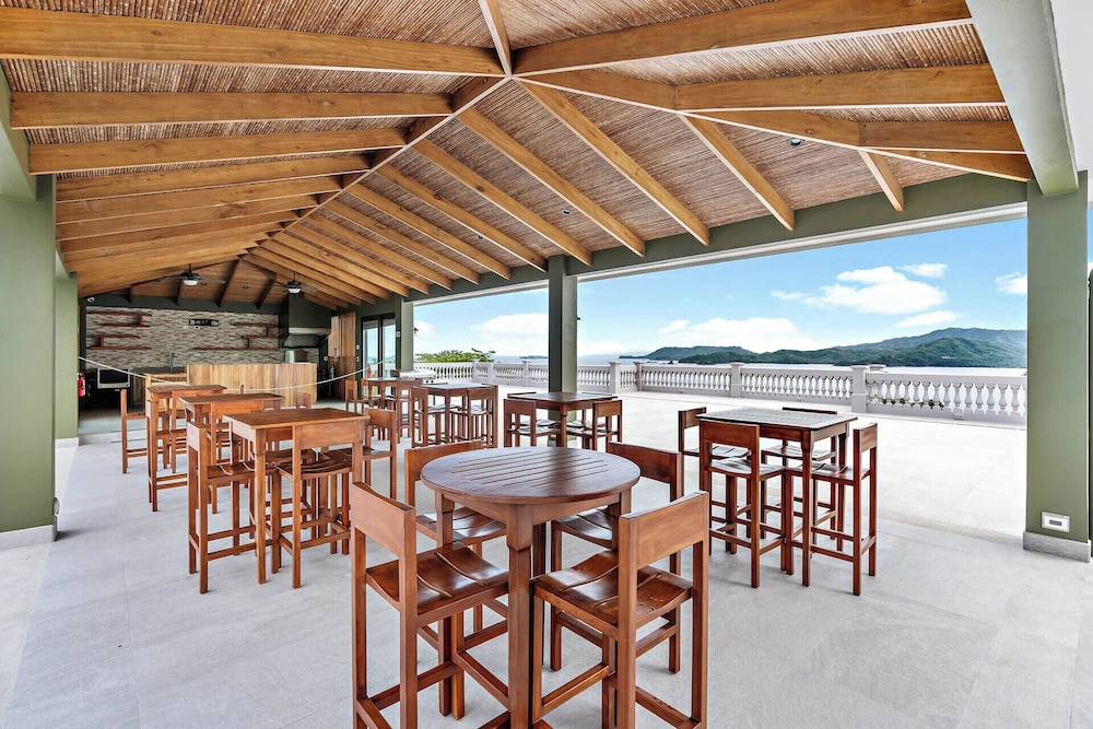 Luxury Condo with Panoramic Ocean Views, Sparkling Infinity Pool, and Modern Open-Concept Design