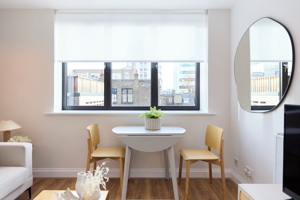 The Goodge Street Place - Bright 2bdr Flat