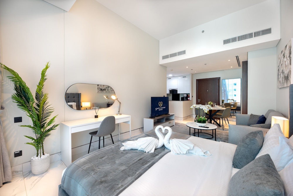 SIMPLY COMFORT Urban Chic Suites in J One Tower City & Canal Views