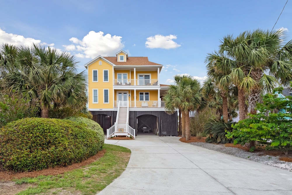 Oceanfront w Pool Panoramic Deck Views 5bdr Folly Ocean Breeze by Avantstay