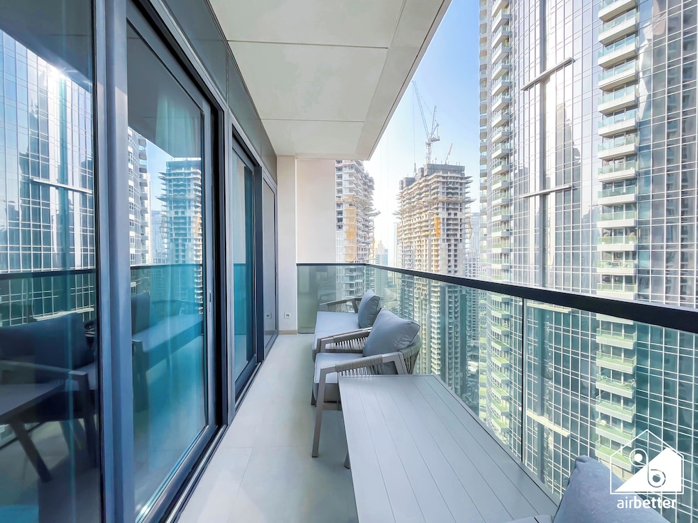 Skyline Elegance Fountain View 3BR in Downtown