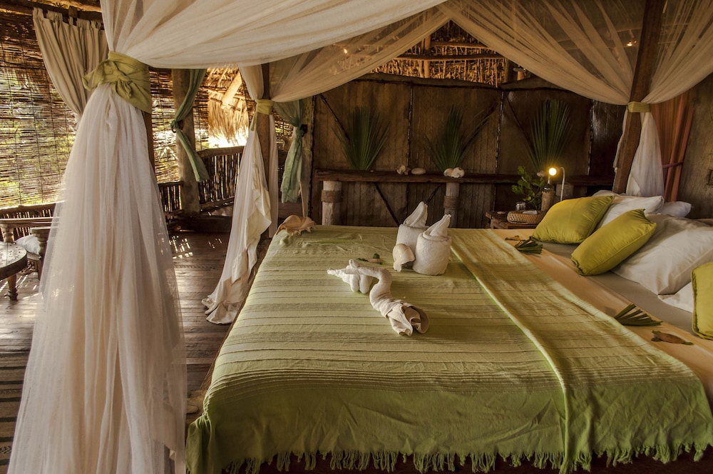 H12 Delta Dunes Lodge