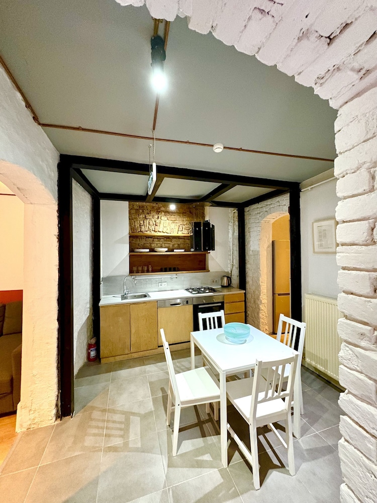 Galata Port Flats Chakra 1