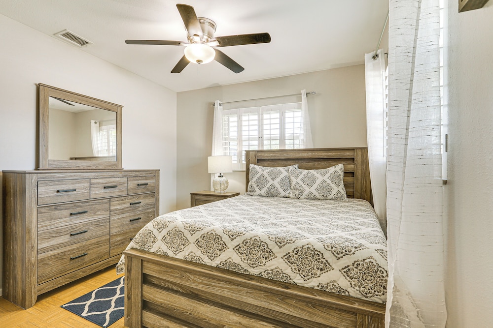 4 Mi to Lakes Park: Family Home in Fort Myers!
