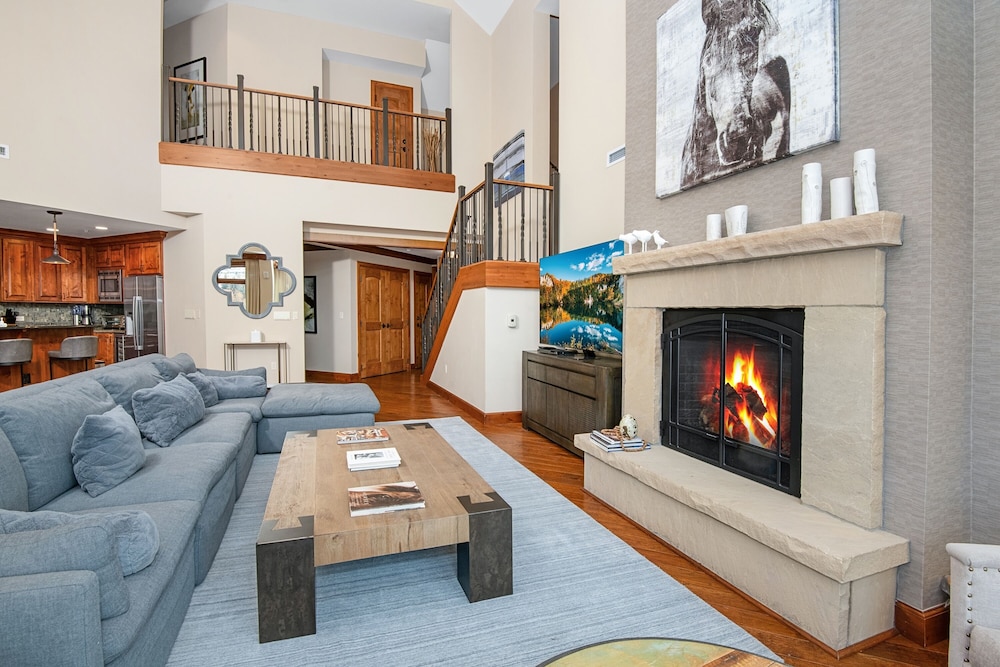 Ritz Carlton Vail #402 4 Bedroom Condo