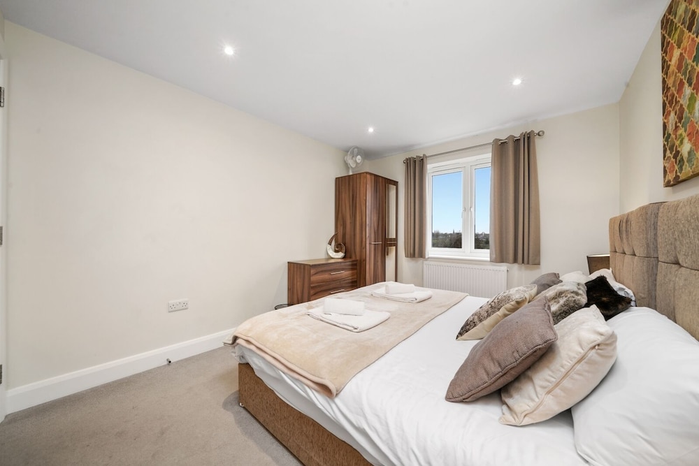 Heathrow Living Serviced Apartments by Ferndale