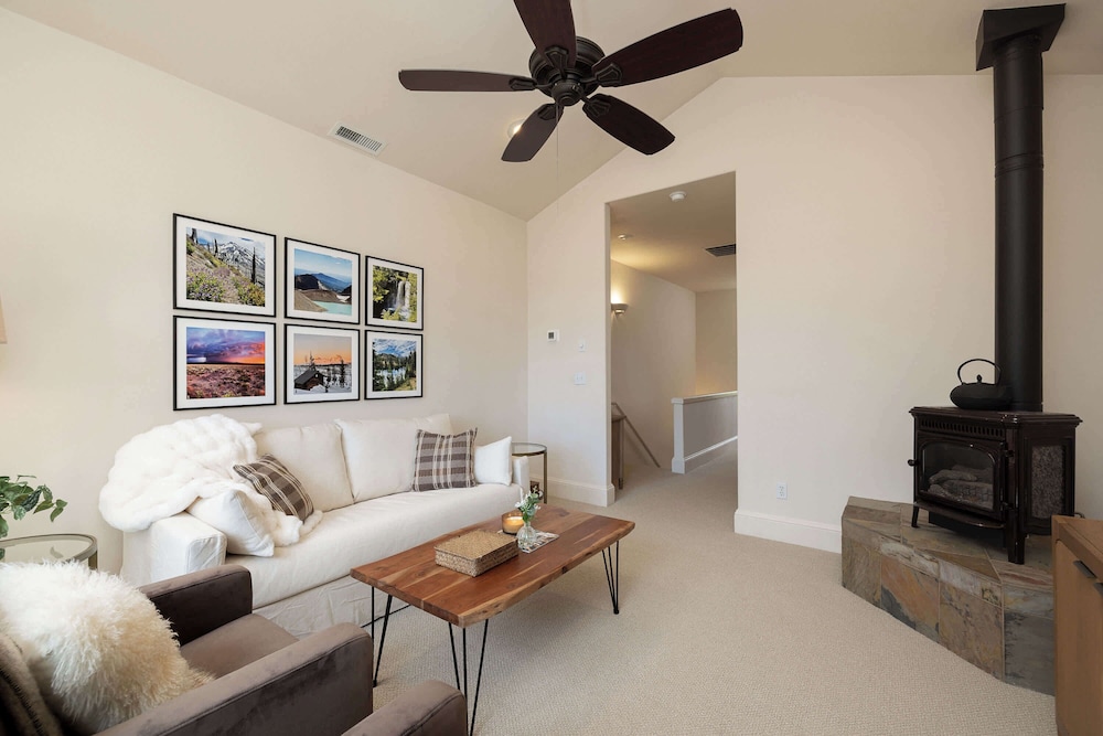 Cascade Cottage Stay for 6