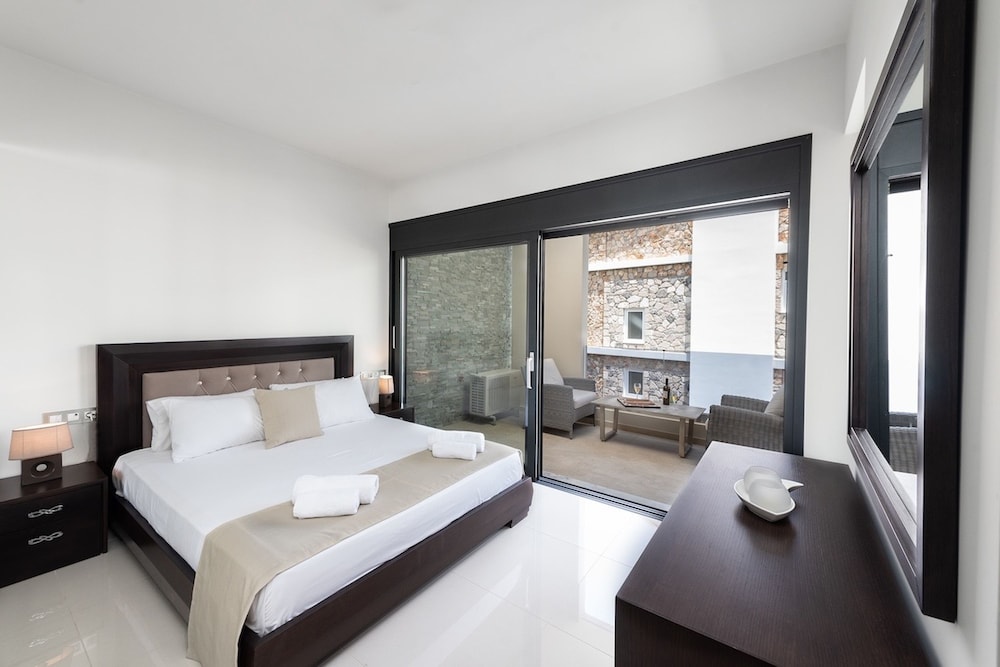 Ixia Breeze 2 Villa 3 Bedroom En-suite Pool