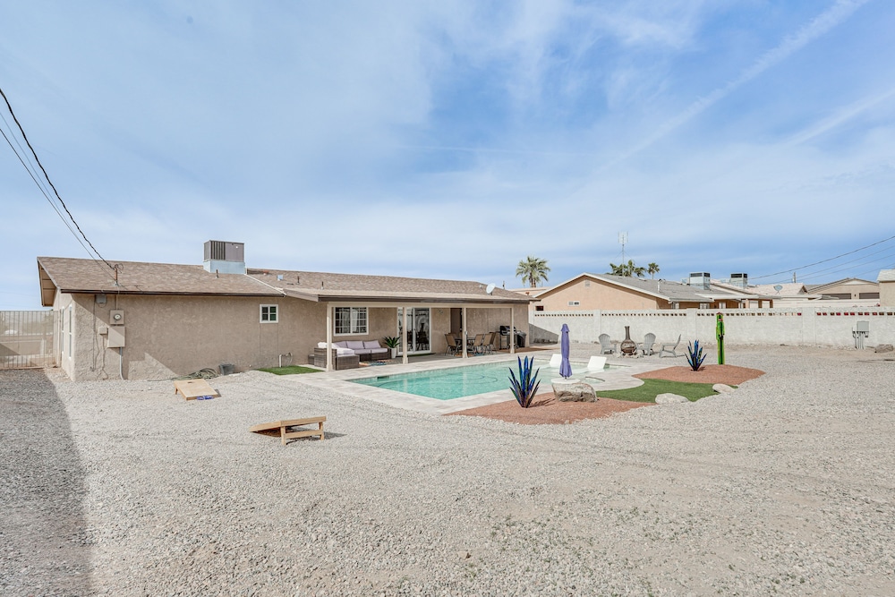 5 Mi to Lake Havasu: Home w/ Yard & Pool view 4