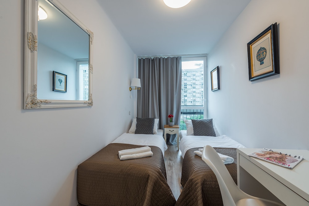 UNIT Warszawa Centrum Room by Metro Rondo ONZ