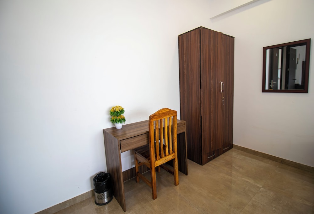 Pinaki Comfort Stay, Vile Parle - Near Airport