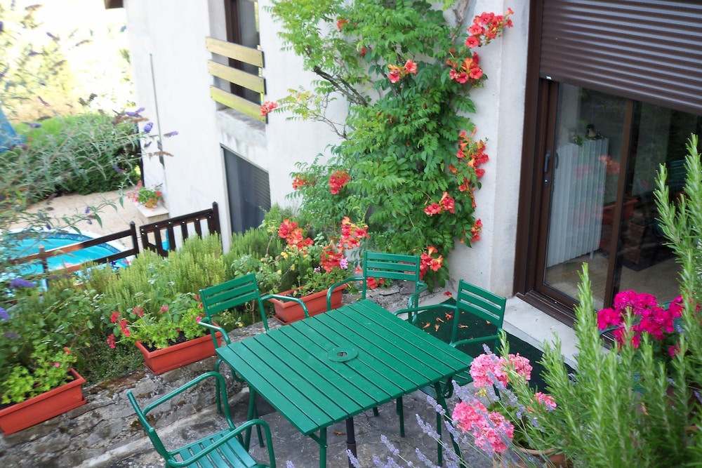 Photo 8