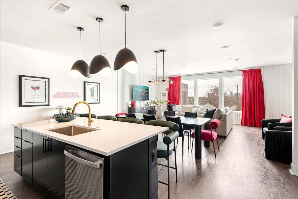 Nashville Escape With Skyline Deck and Hot Tub