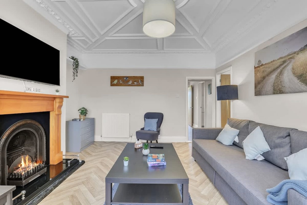 Cozy 2 Bedroom Cottage
