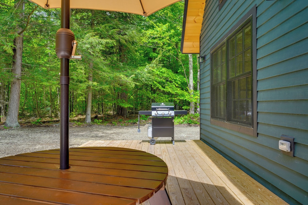 Secluded Wilmington Cabin: Fire Pit & Grill view 5
