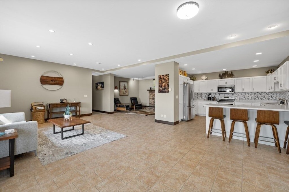 Cheyenne River Ranch 4br Earth Sheltered Home With Hot Tub! 4 Bedroom Home by RedAwning view 5