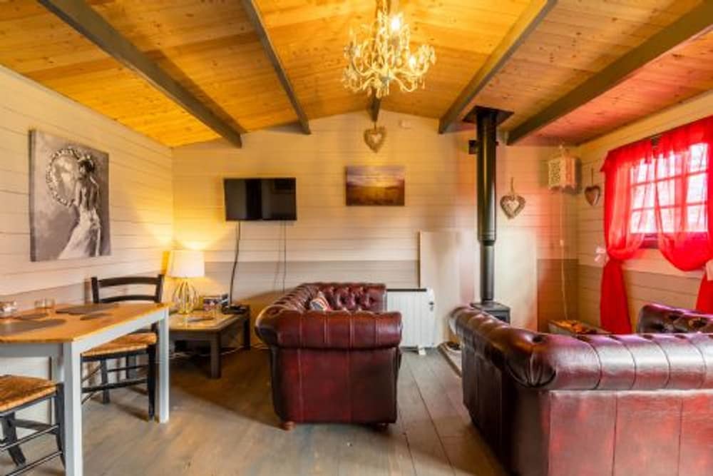 Host Stay Firefly Spa Lodge