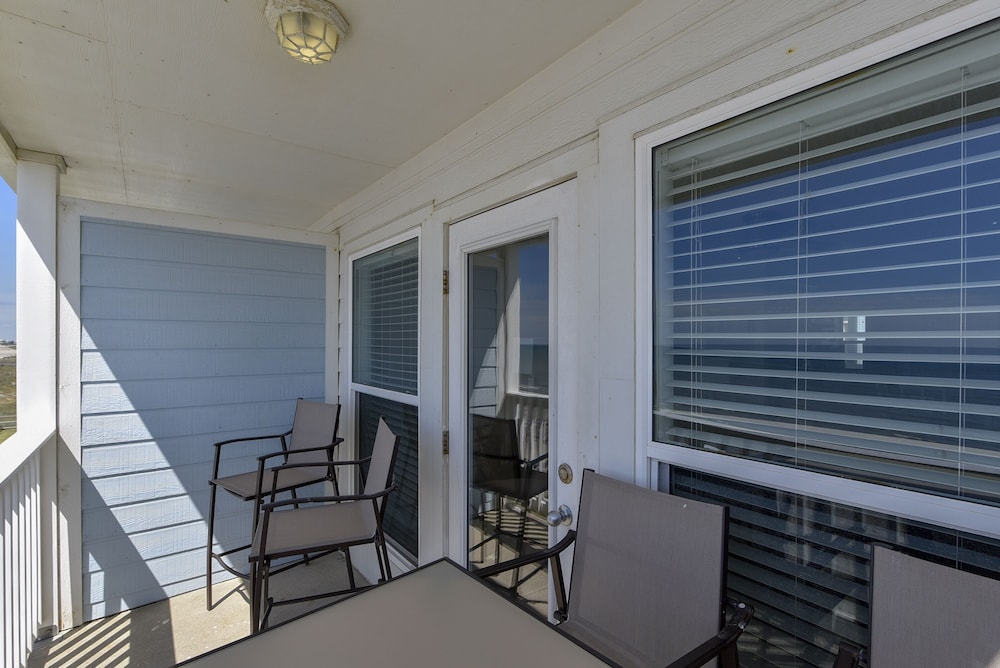 Seascape 2313 2 Bedroom Condo by RedAwning