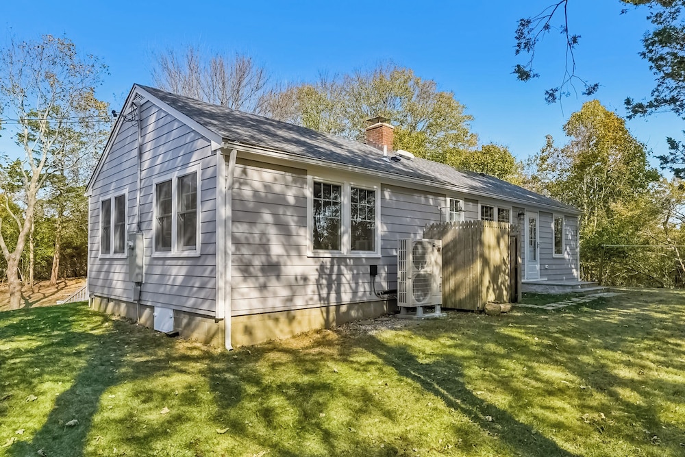 3BR Home Walk to Beach w/ Outdoor Shower & Grill