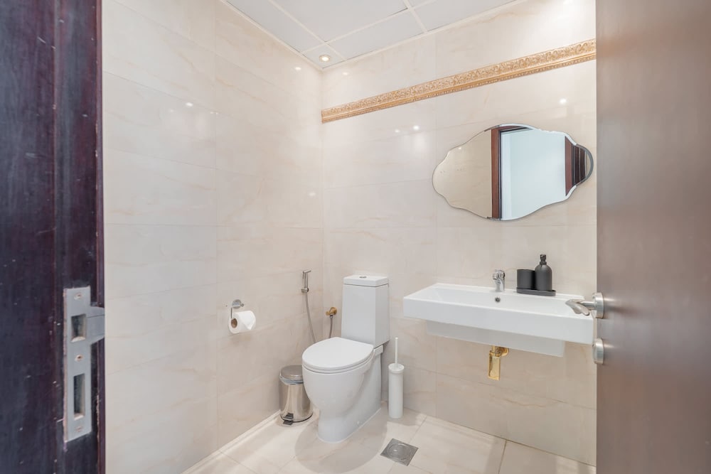 Lovely and Spacious 1BR in DEC Tower Near Marina Walk