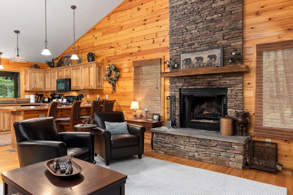 Retreat at Wintergreen Pool Access Grill