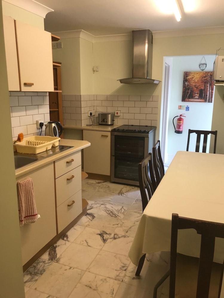 Room-orchard Manor, Fore Street Probus, view 3