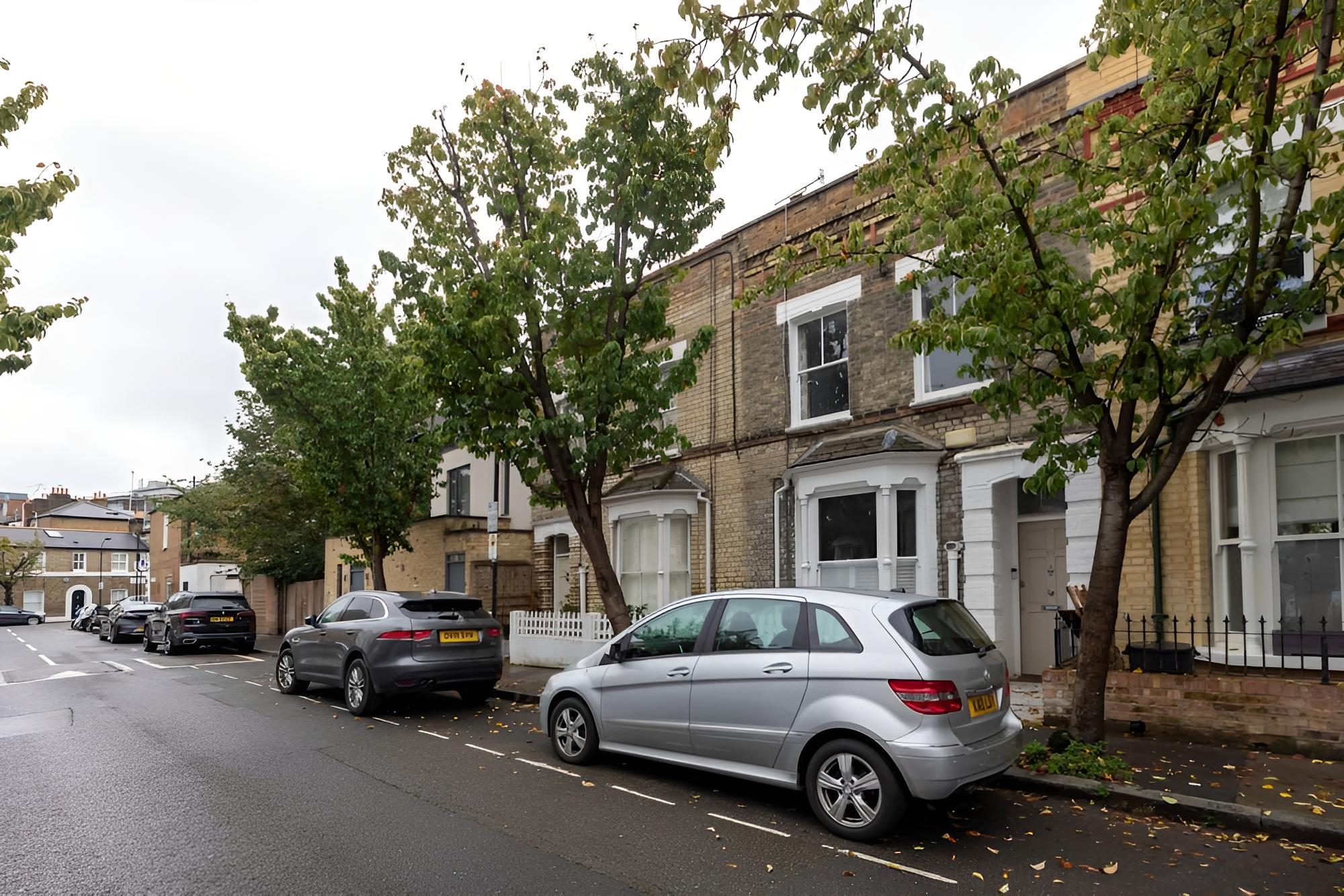 Vibrant 1BD Home With Outdoor Patio - Hammersmith!
