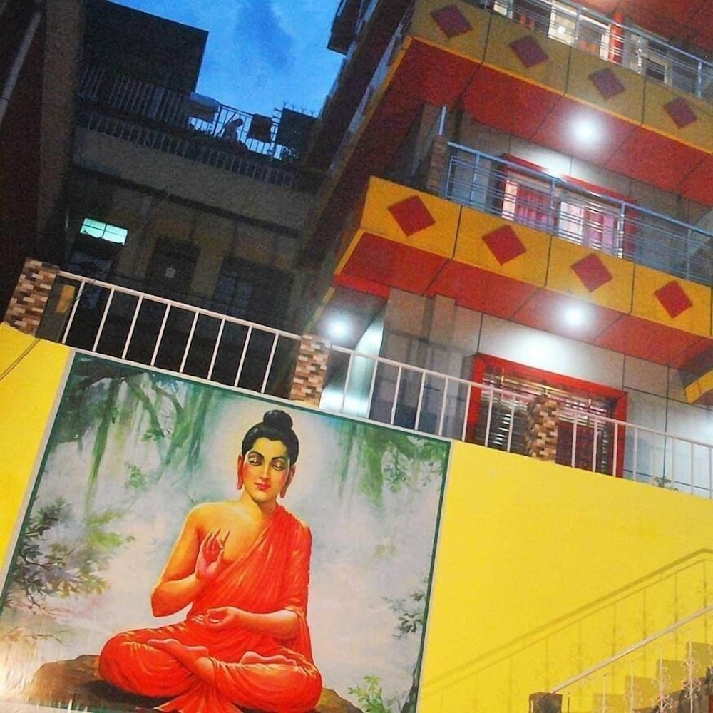 goSTOPS Mcleodganj, Mall Road